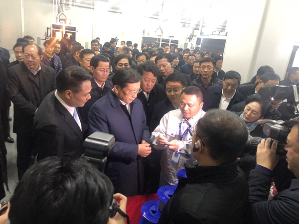 省委常委、市委書記王忠林到濟南新材料產(chǎn)業(yè)園區(qū)觀摩評議富通光纖預制棒(一期)項目