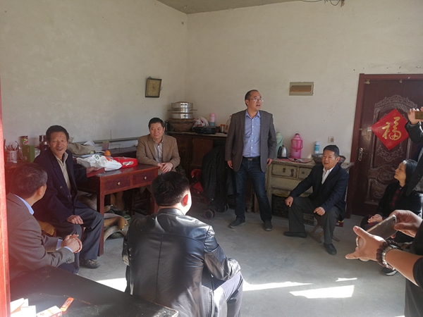 1603099233528001.jpg 03集團公司領(lǐng)導(dǎo)班子到趙家莊村進行精準扶貧調(diào)研.jpg